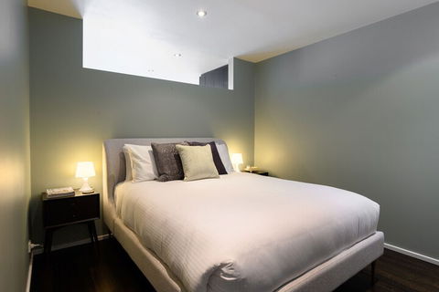 LUCY Laneway Art Fed Square Bars & Flinderst St. Station - Northern Rivers Accommodation 6