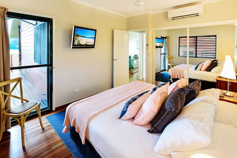 Casuarina Cove 16 Ocean View Deluxe Refurbished 3 Bedroom House Near Marina With Golf Buggy - Northern Rivers Accommodation 5