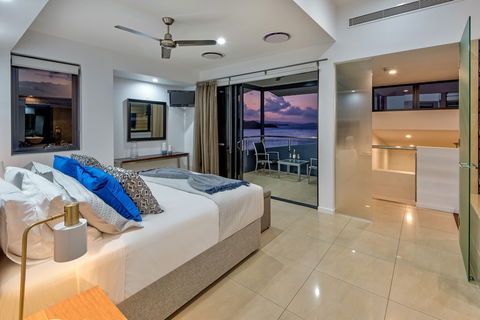 Villa 16 The Edge Oceanfront Deluxe 3 Bedroom Near Marina With Golf Buggy - Northern Rivers Accommodation 3