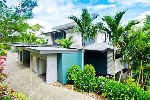 Villa 16 The Edge Oceanfront Deluxe 3 Bedroom Near Marina With Golf Buggy - Northern Rivers Accommodation 0