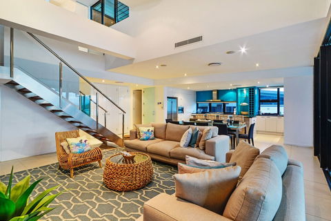 Villa 12 The Edge Oceanfront Deluxe 3 Bedroom Near Marina With Golf Buggy - Northern Rivers Accommodation 3