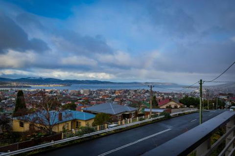 Lofty Views City Stunner! - Northern Rivers Accommodation 6