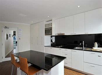 Waters Edge Luxury At Mandurah - Northern Rivers Accommodation 5