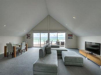 Waters Edge Luxury At Mandurah - Northern Rivers Accommodation 6