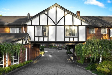 Elizabethan Lodge - Northern Rivers Accommodation 0