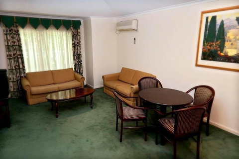 Elizabethan Lodge - Northern Rivers Accommodation 6