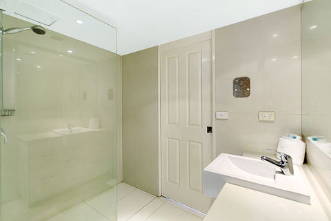 Surfers Century Oceanside Apartments - Northern Rivers Accommodation 4