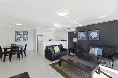 Surfers Century Oceanside Apartments - Northern Rivers Accommodation 5