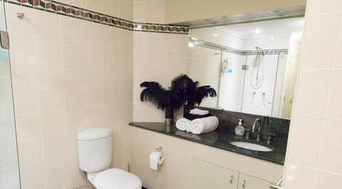 Darling Harbour Getaway - Northern Rivers Accommodation 5