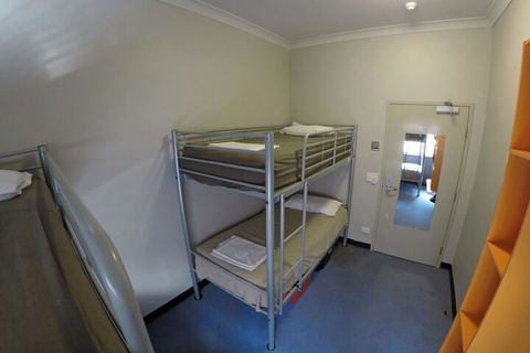 Global Backpackers - Port Douglas - Northern Rivers Accommodation 7