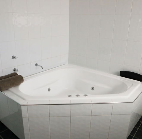 Akuna Motor Inn And Apartments - Northern Rivers Accommodation 3