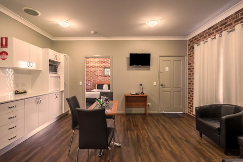 Akuna Motor Inn And Apartments - Northern Rivers Accommodation 6