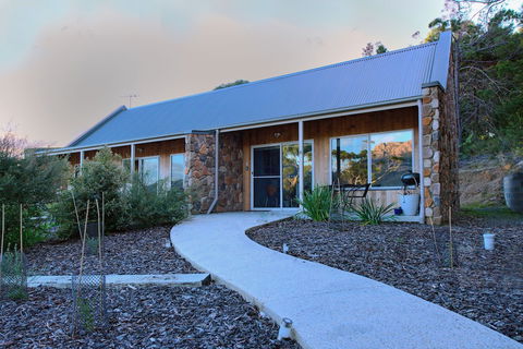Freycinet Stone Studio 4 - Northern Rivers Accommodation 1