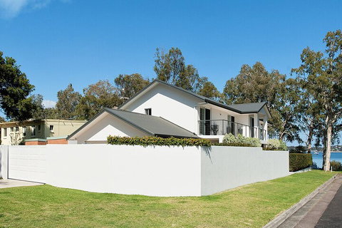 Waterfront Serenity - Northern Rivers Accommodation 0