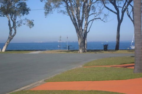 Immaculate First Floor Waterfront Unit Welsby Pde Bongaree - Northern Rivers Accommodation 0