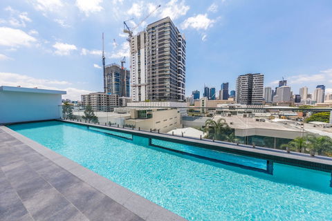 Homely Apartment In South Brisbane - Northern Rivers Accommodation 5