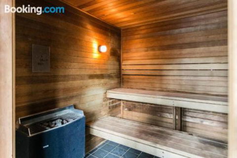 Complete Host Manhattan Apartments - Northern Rivers Accommodation 5