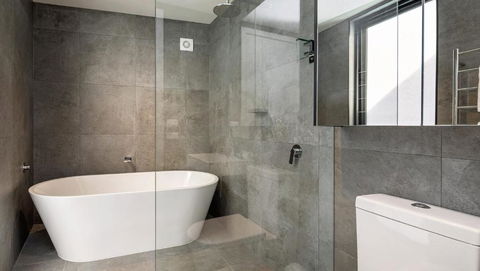 Chilam B Sophisticated Style With Views To The Lake & Mountains - Northern Rivers Accommodation 2