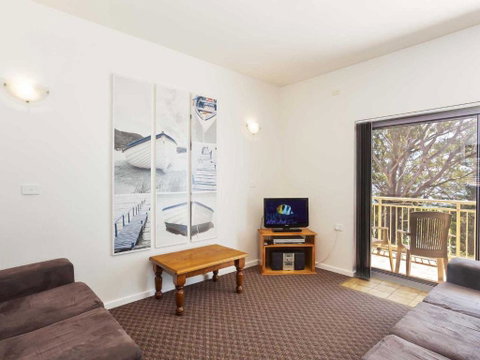 2 Fiddlers Green 62 Magnus Street Ground Floor Unit Walking Distance To Nelson Bay - Northern Rivers Accommodation 5