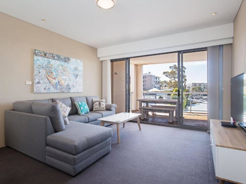 13 Cote DAzur 61 Donald Street Lovely Unit With Air Con Pool Lift & WiFi - Northern Rivers Accommodation 4