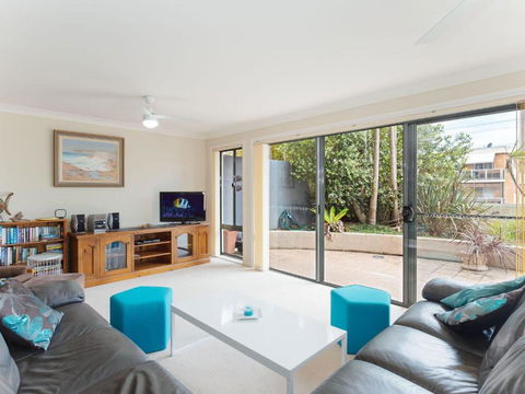 2 Peninsula Waters Three Bedroom Unit With Spacious Private Courtyard & WIFI - Northern Rivers Accommodation 4