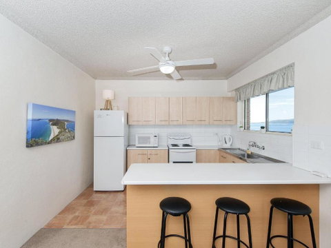 1 Shoal Towers 11 Shoal Bay Road Fantastic Unit Across The Road From Beach - Northern Rivers Accommodation 6
