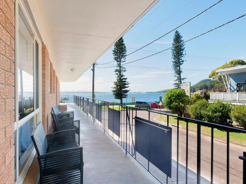 1 Shoal Towers 11 Shoal Bay Road Fantastic Unit Across The Road From Beach - Northern Rivers Accommodation 1