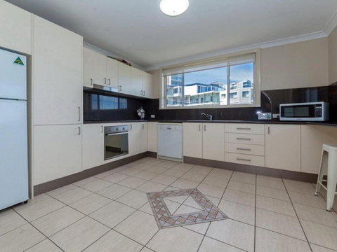 3 Sunset 11 Victoria Parade Stunning Unit Right Across From The Water - Northern Rivers Accommodation 5