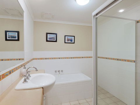 1 SEASHELLS 21 23 MAGNUS STREET â€“ WIFI POOL LIFT & AIR CONDITIONING - Northern Rivers Accommodation 3