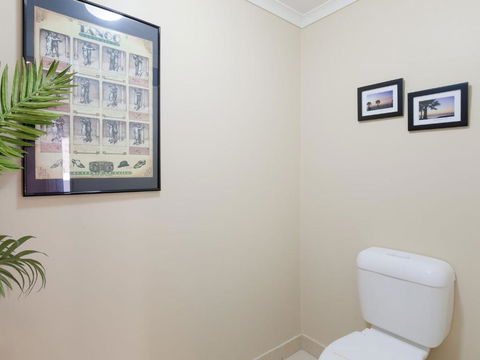 1 SEASHELLS 21 23 MAGNUS STREET â€“ WIFI POOL LIFT & AIR CONDITIONING - Northern Rivers Accommodation 1