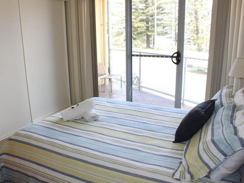 Seaspray Unit 7 Straight Across The Road From Main Beach Yamba - Northern Rivers Accommodation 2