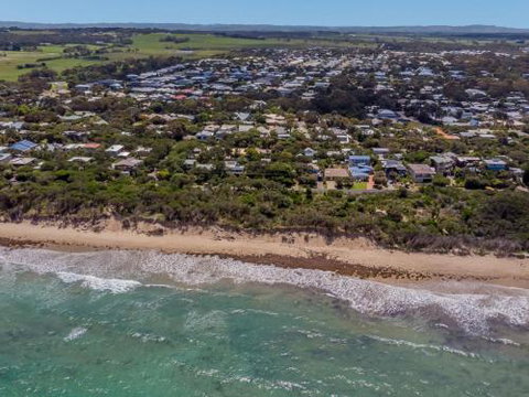 DRIFTAWAY ACROSS FROM SURF BEACH - Northern Rivers Accommodation 4