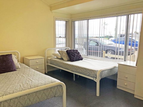 Stillwater 25 Victoria Parade Large Cottage Across From The Water Sleeping 13 - Northern Rivers Accommodation 4