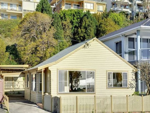 Stillwater 25 Victoria Parade Large Cottage Across From The Water Sleeping 13 - Northern Rivers Accommodation 3