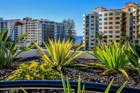 Second Floor 2 Bedroom Mooloolaba Escape Caribbean Resort - Northern Rivers Accommodation 3