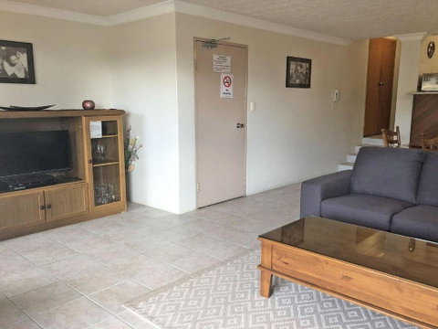 2 Tradewinds 110 Victoria Parade Fantastic Unit With Waterviews & Close To The Marina - Northern Rivers Accommodation 6