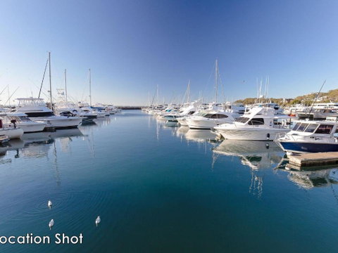 2 Tradewinds 110 Victoria Parade Fantastic Unit With Waterviews & Close To The Marina - Northern Rivers Accommodation 3