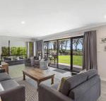19 Bay Parklands 2 Gowrie Avenue ground floor renovated unit with water views  WIFI - Northern Rivers Accommodation