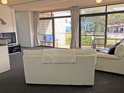 2 Villa Ellisa 8 10 Columbia Cl Beautiful Water Views & Directly Across To Little Beach - Northern Rivers Accommodation 3