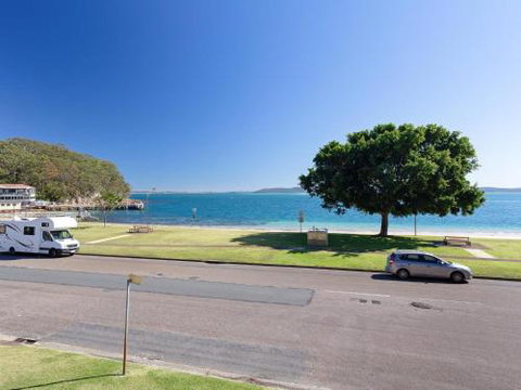 1 Little Hut 20 Kurrawa Close Spectacular Water Views NBN & Air Conditioned - Northern Rivers Accommodation 6