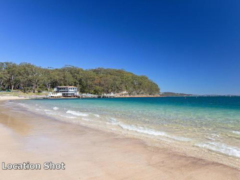 1 Little Hut 20 Kurrawa Close Spectacular Water Views NBN & Air Conditioned - Northern Rivers Accommodation 4