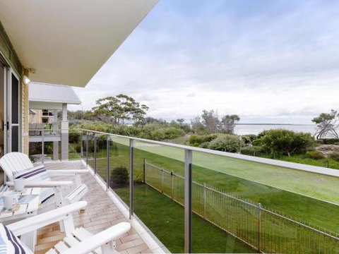 2 The Helm 22 Voyager Cl Stunning Waterfront Unit With Air Conditioning - Northern Rivers Accommodation 0
