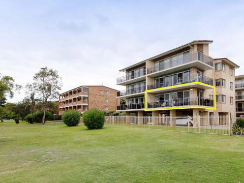 2 The Helm 22 Voyager Cl Stunning Waterfront Unit With Air Conditioning - Northern Rivers Accommodation 2