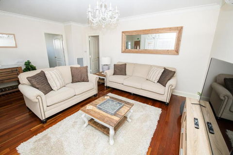 Roselawn Entertainer Large & Luxurious Sleeps 12 - Northern Rivers Accommodation 3