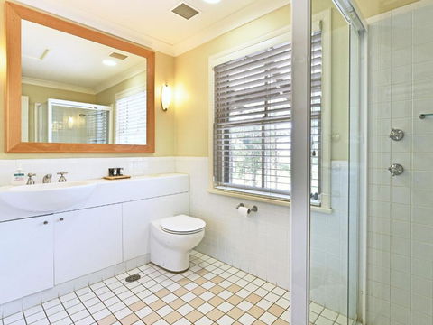 Villa Executive 2br Moscato Resort Condo Located Within Cypress Lakes Resort (nothing Is More Central) - Northern Rivers Accommodation 3