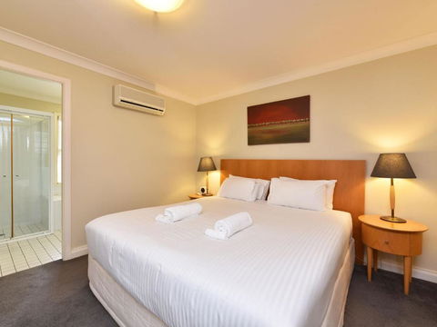 Villa Executive 2br Moscato Resort Condo Located Within Cypress Lakes Resort (nothing Is More Central) - Northern Rivers Accommodation 1