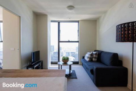 A Cozy CBD Suite With Spectacular City Views - Northern Rivers Accommodation 1