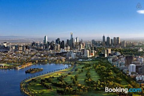 A Cozy CBD Suite With Spectacular City Views - Northern Rivers Accommodation 4