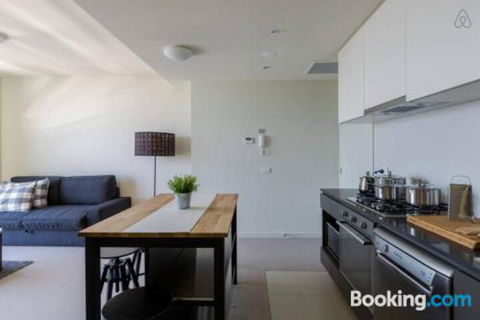 A Cozy CBD Suite With Spectacular City Views - Northern Rivers Accommodation 0