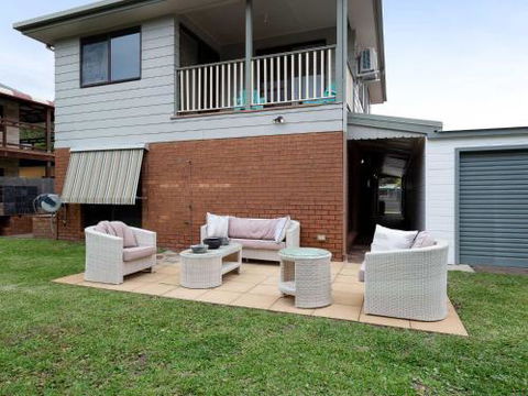 Willows At The Bay 111 Horace St. Large House With Aircon WIFI & Boat Parking. - Northern Rivers Accommodation 6